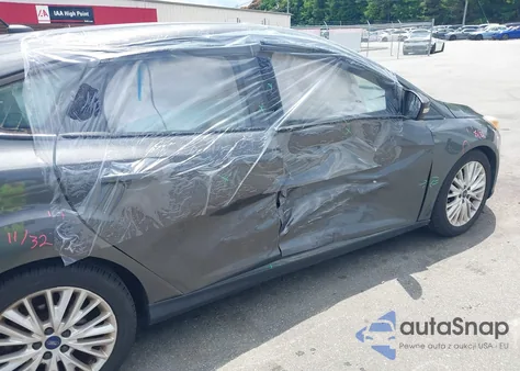 2016 Ford Focus Titanium z USA, uszkodzony, nr VIN 1FADP3N20GL275763